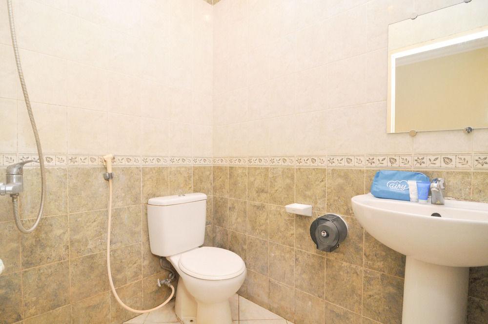Hotel Maricaya Макасар Екстериор снимка