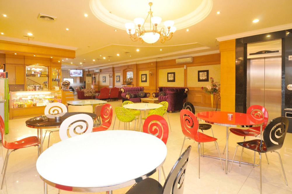Hotel Maricaya Макасар Екстериор снимка