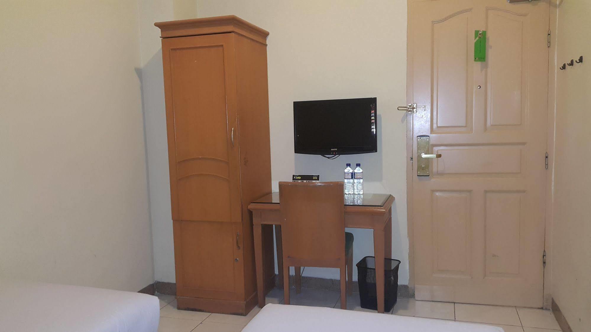 Hotel Maricaya Макасар Екстериор снимка