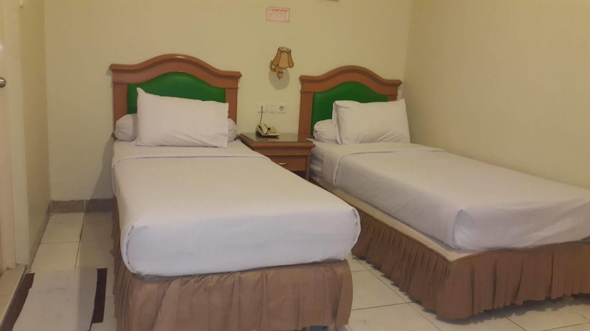 Hotel Maricaya Макасар Екстериор снимка