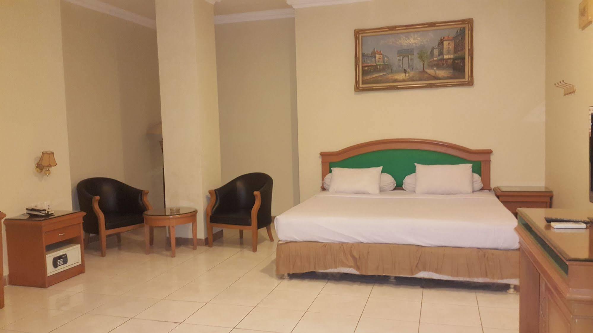 Hotel Maricaya Макасар Екстериор снимка
