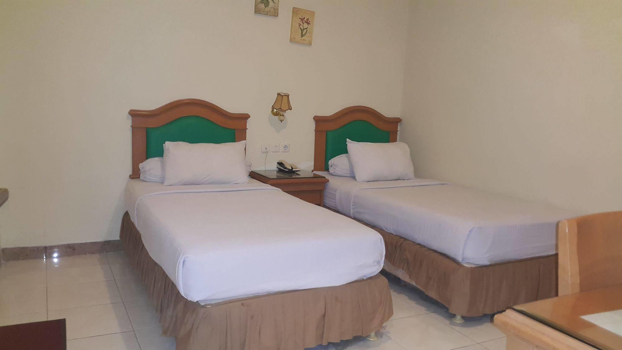 Hotel Maricaya Макасар Екстериор снимка