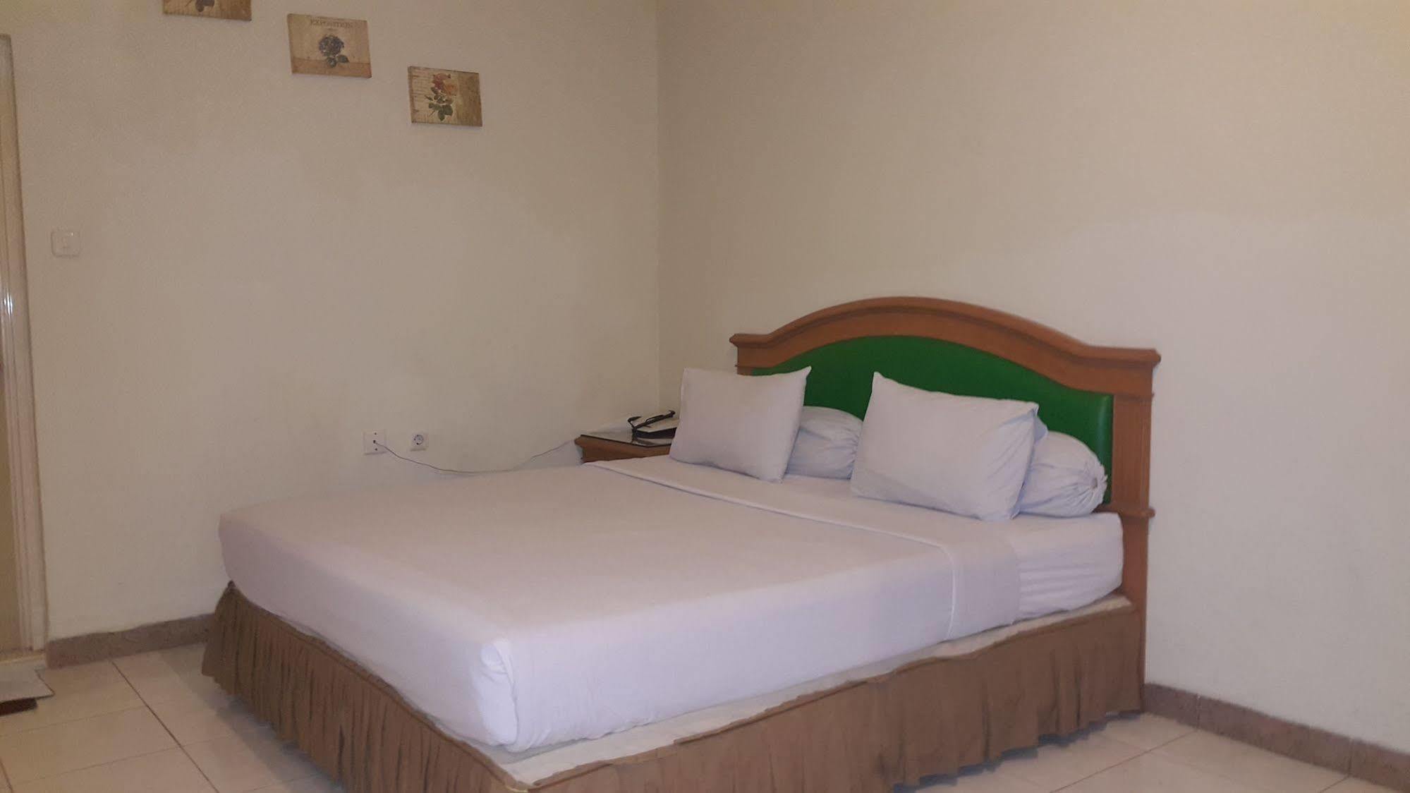 Hotel Maricaya Макасар Екстериор снимка