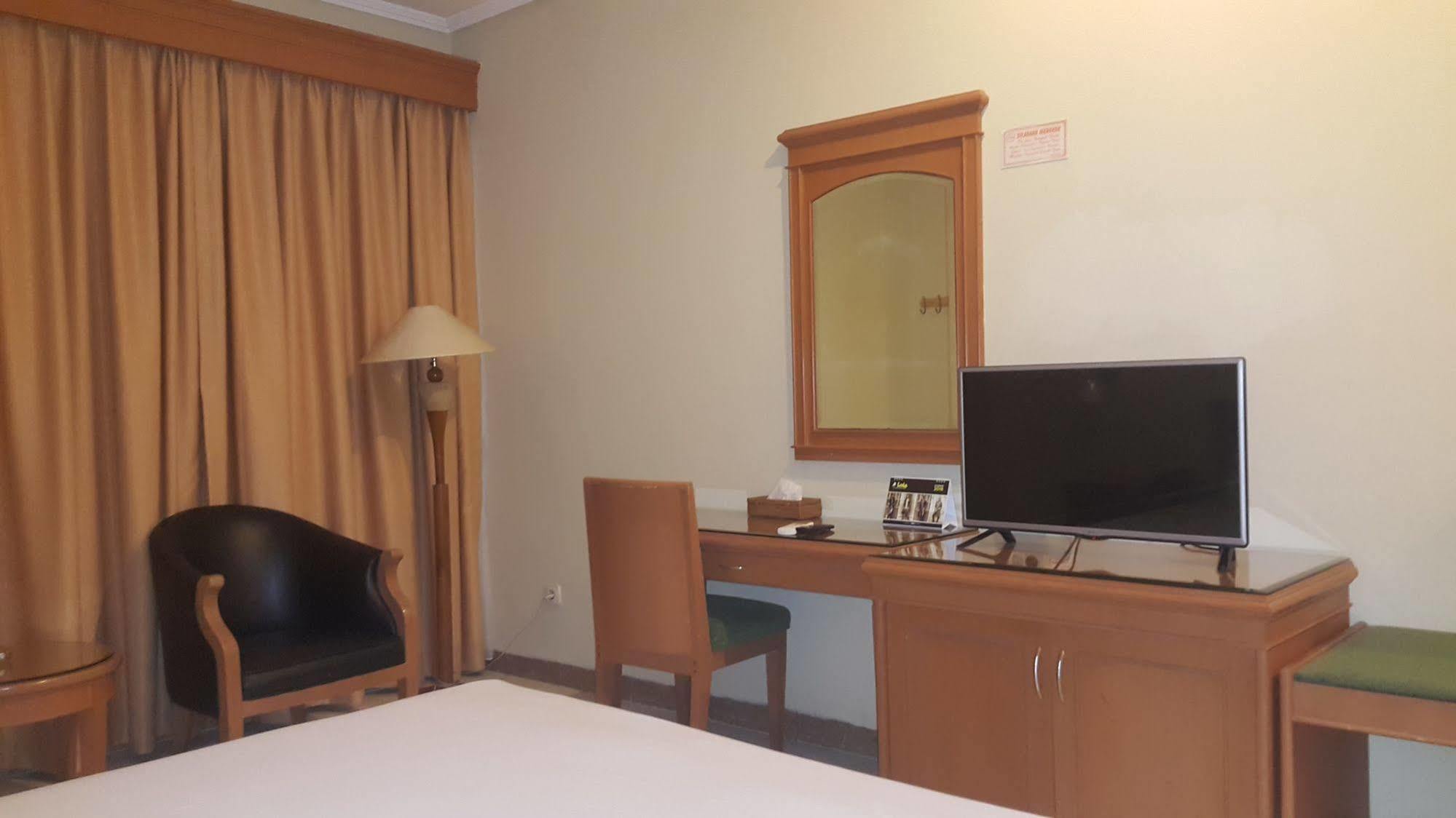 Hotel Maricaya Макасар Екстериор снимка