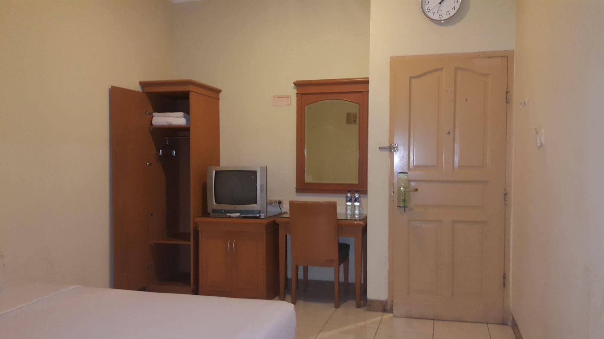 Hotel Maricaya Макасар Екстериор снимка