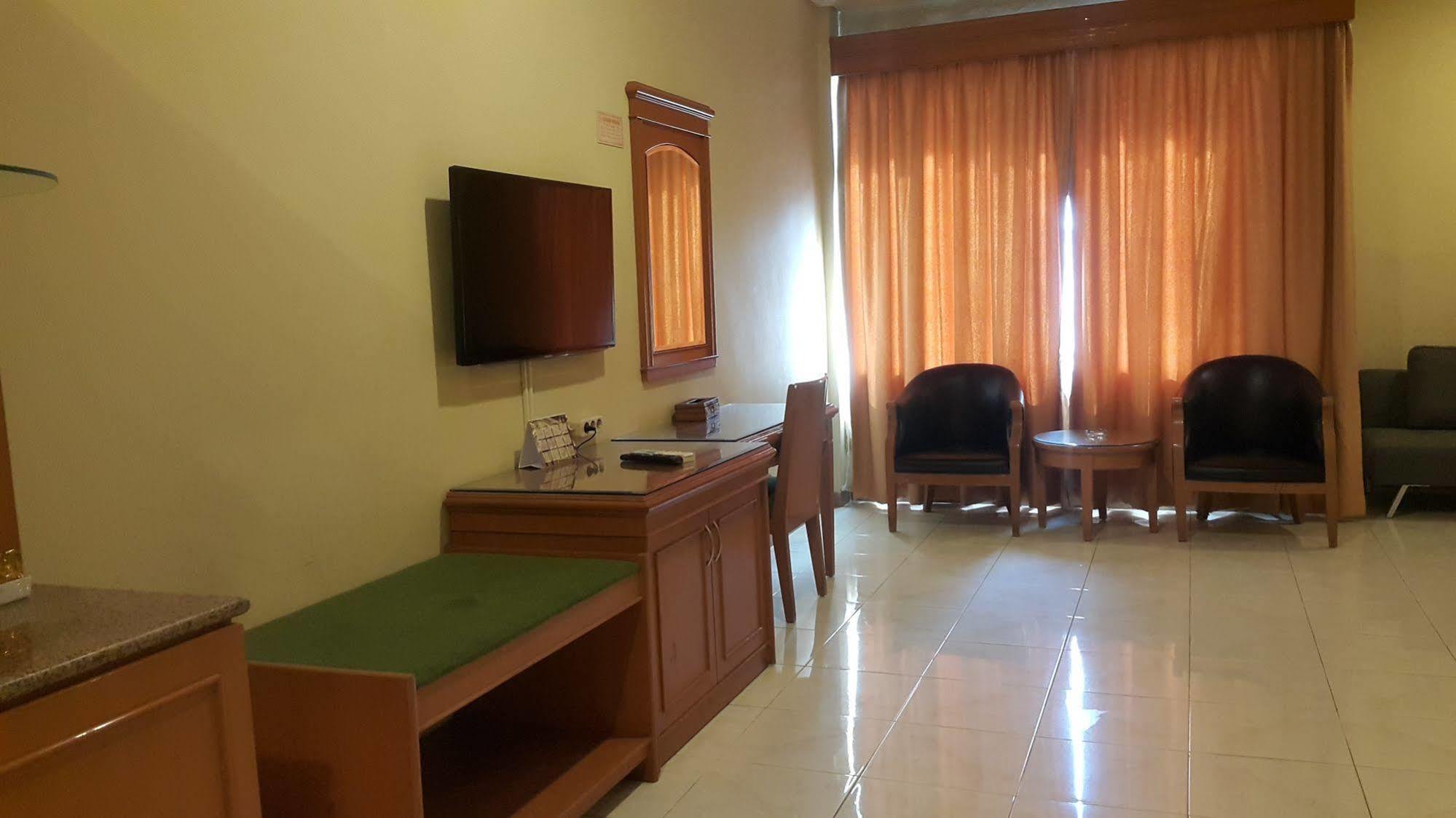 Hotel Maricaya Макасар Екстериор снимка